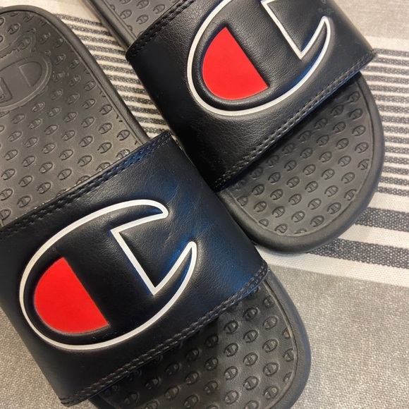 Champion Kids Black and Red Logo Slides. Size 2Y - Picture 3 of 4